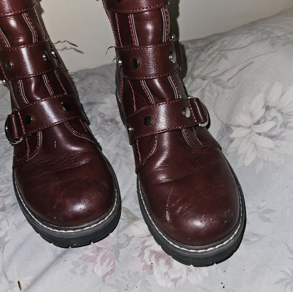 Wine colored boots - Picture 4 of 9